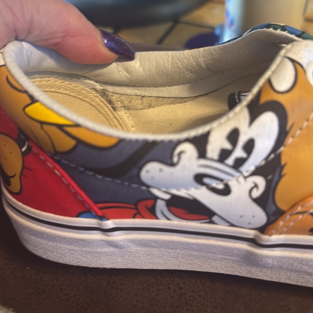 Vans DISNEY Brand New never worn
Size 9 / 10.5 With box (not in good shape) - Picture 7 of 10